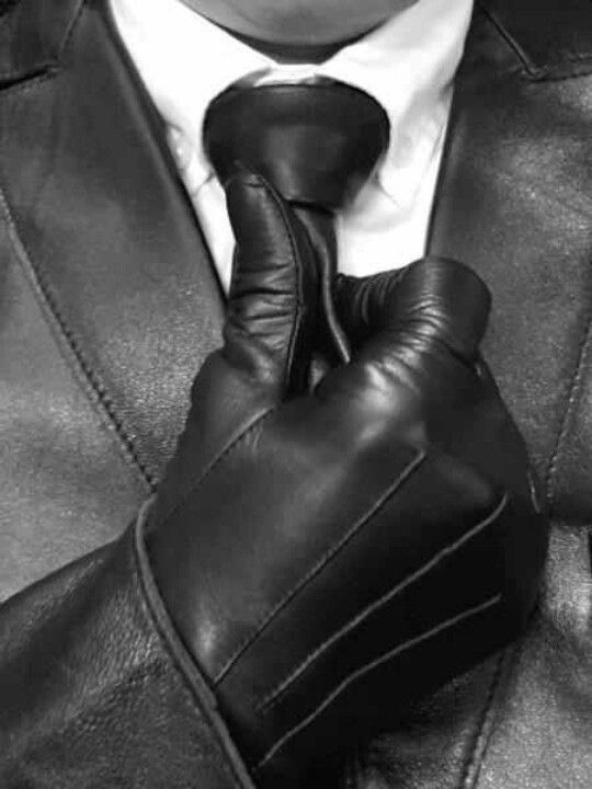 'Make me the longest gloves you can without a horizontal seam'