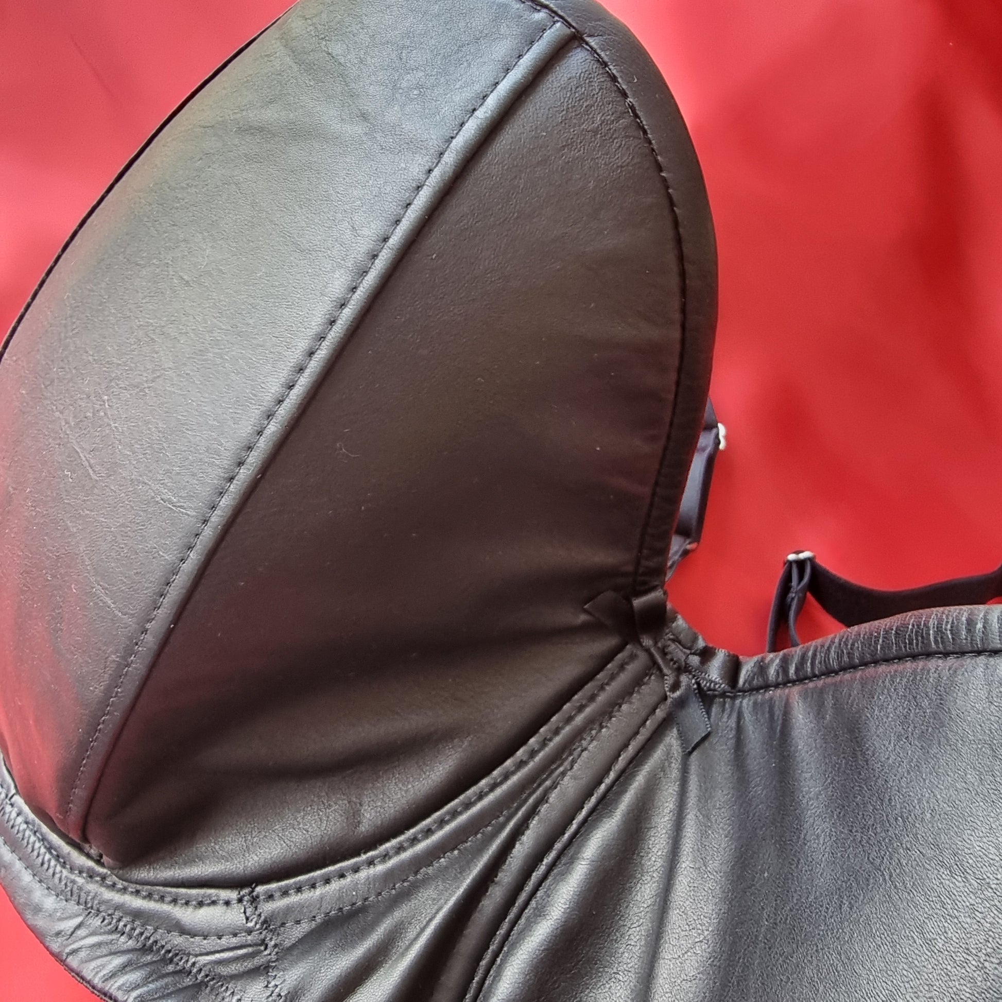 Leather balcony bra D-HH with curved top edge, wider straps

