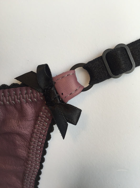 Leather Kiss Kiss G-string briefs for women in black, with bow accents