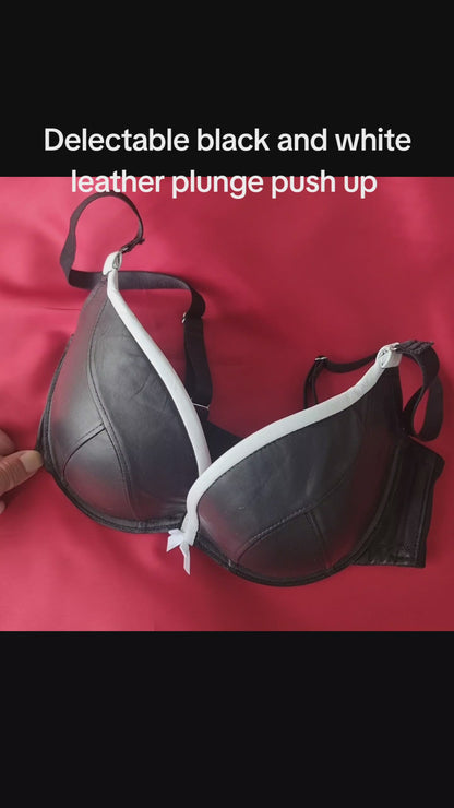 Lambskin Nappa Padded Plunge Bra - Black - 32D