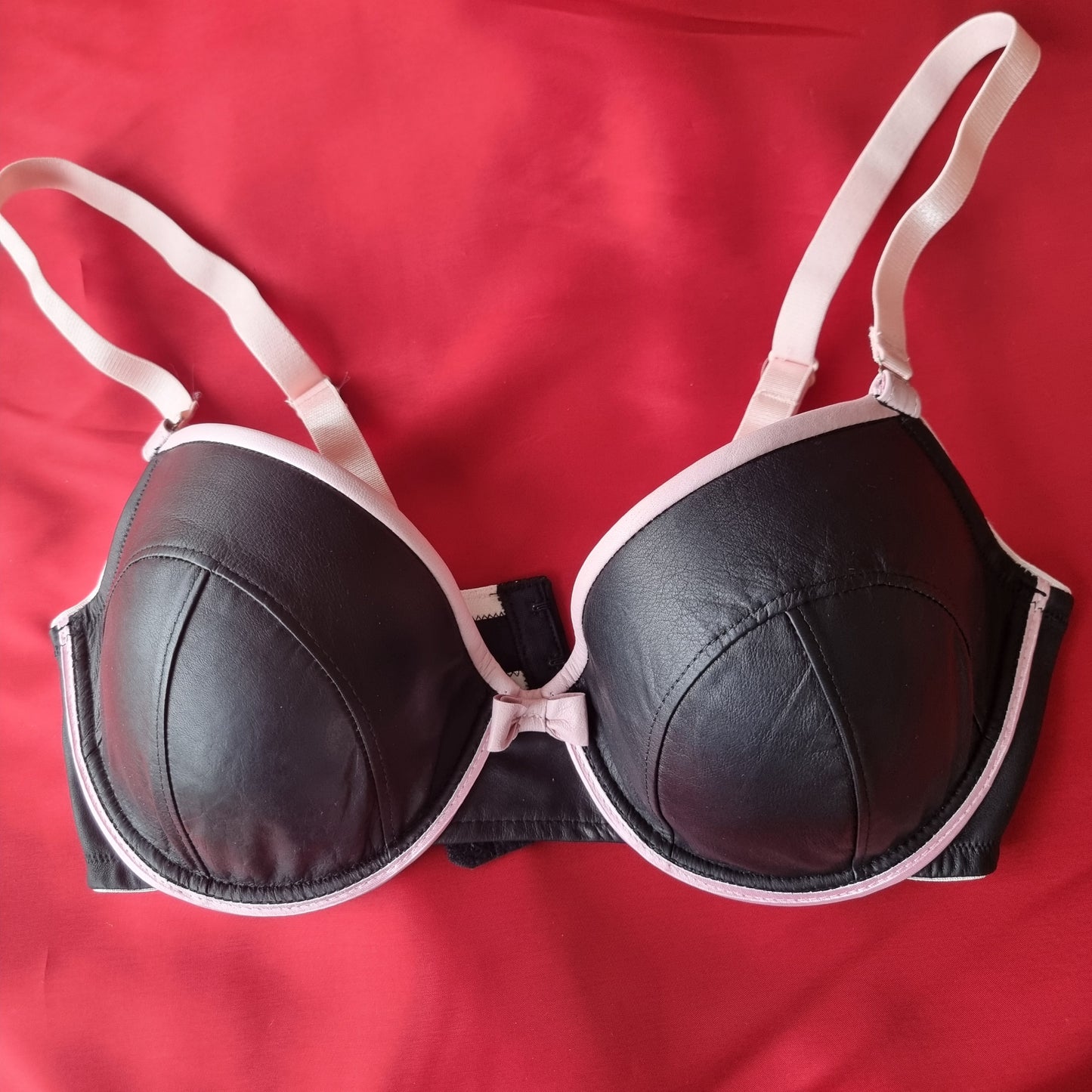 ミランダ・バルコネット -32B - 40H カップ