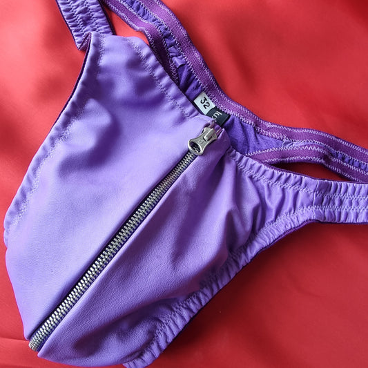 Voyeur Zip String