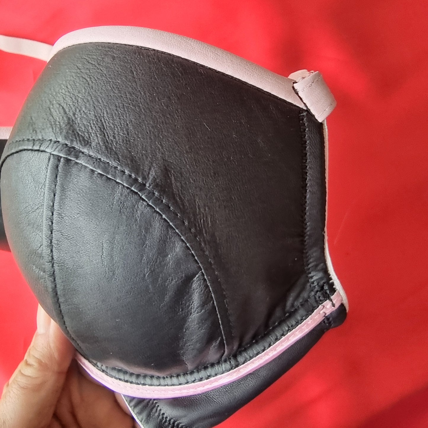 ミランダ・バルコネット -32B - 40H カップ