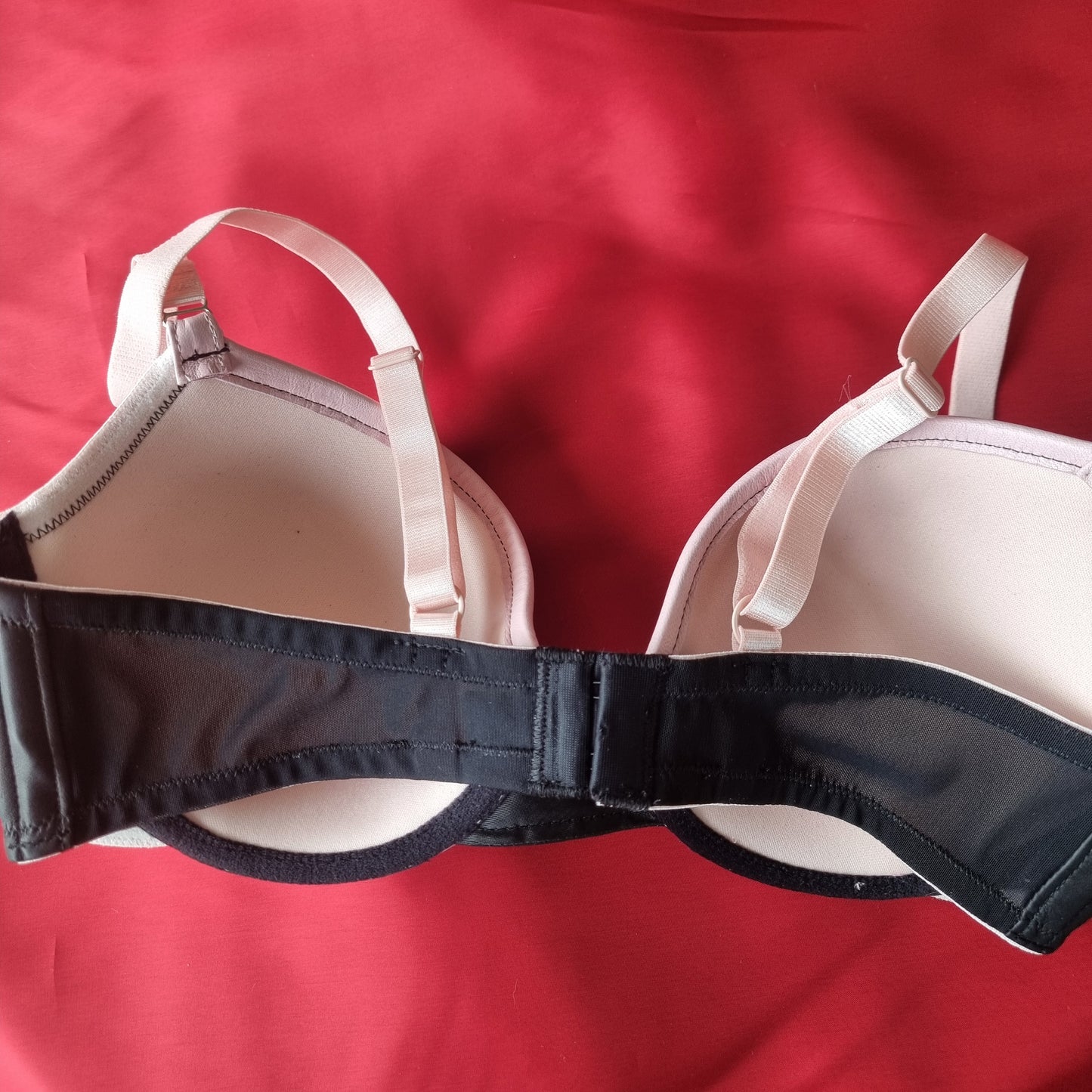 ミランダ・バルコネット -32B - 40H カップ