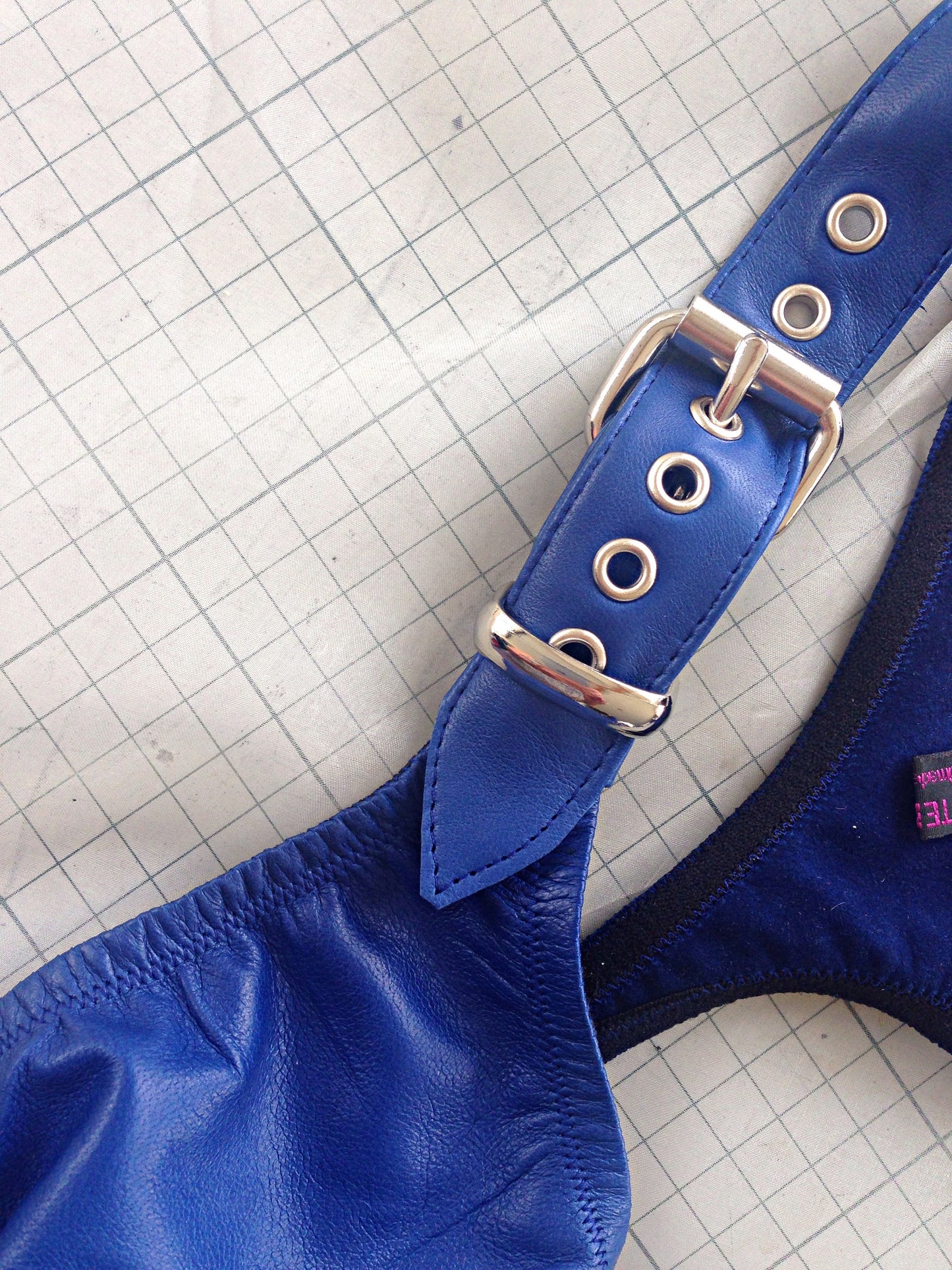 Men's Leather Buckle Thong