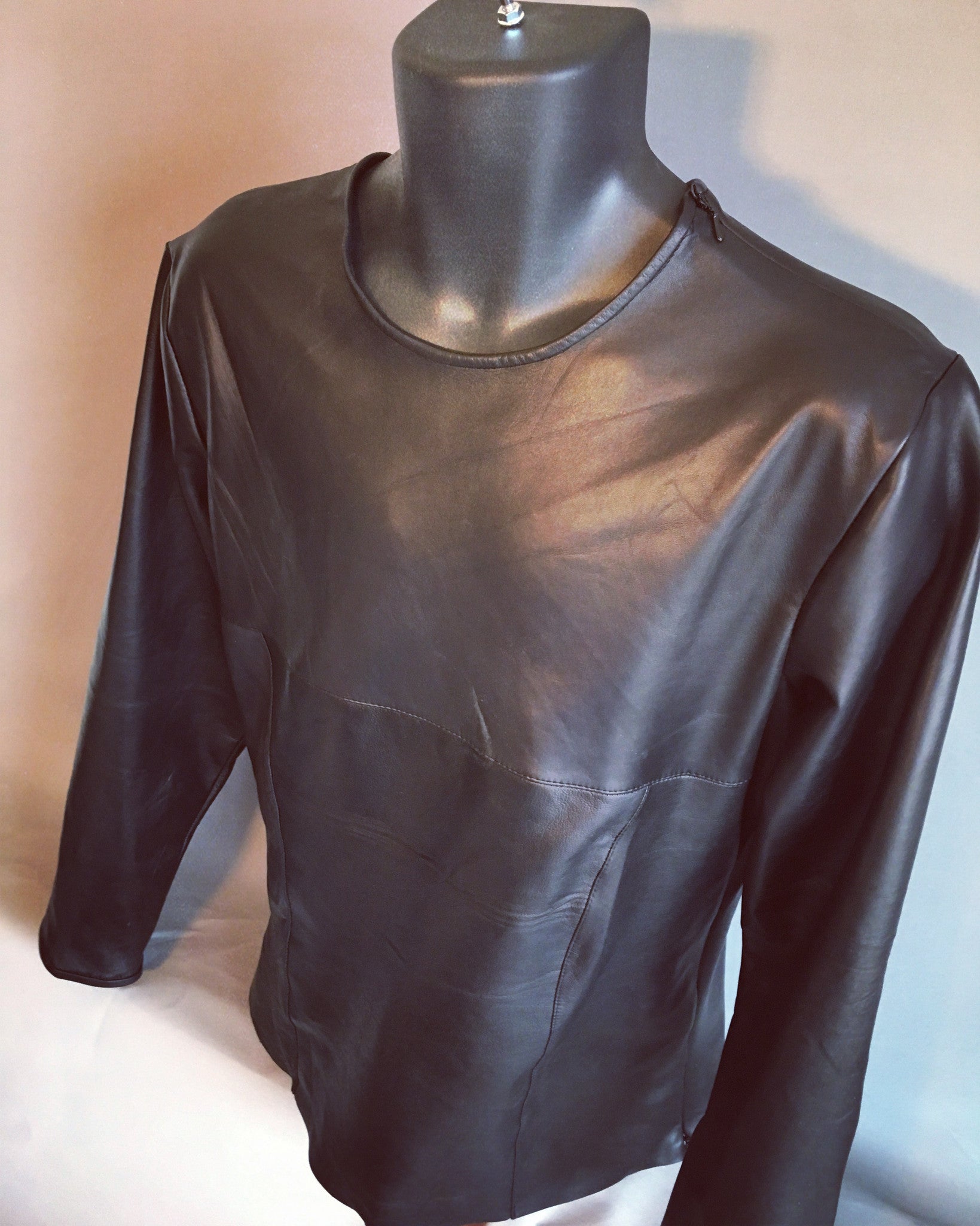 第2のSkin Leather T- Shirt、ブラックLeatherシャツ – Lux Tenebrae