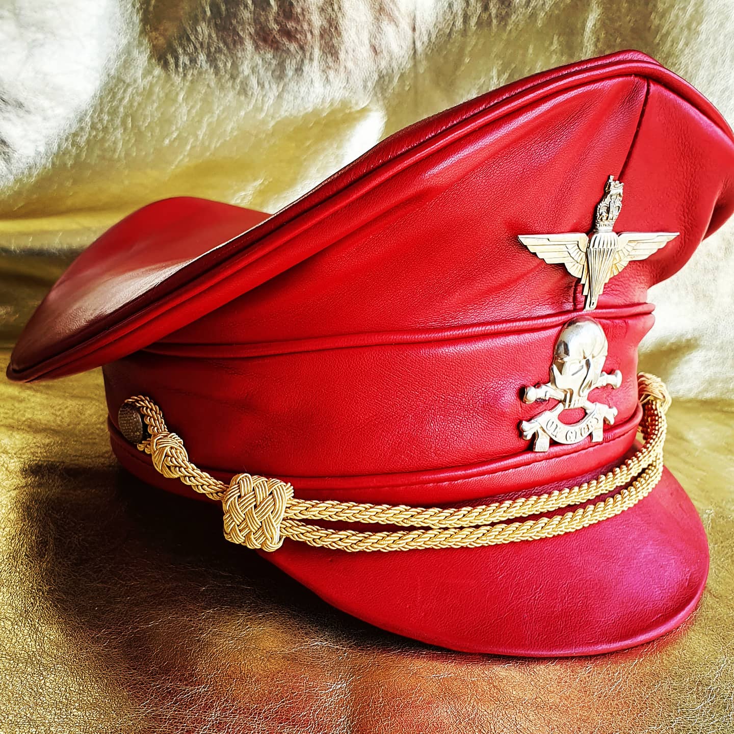 Gorra militar de cuero