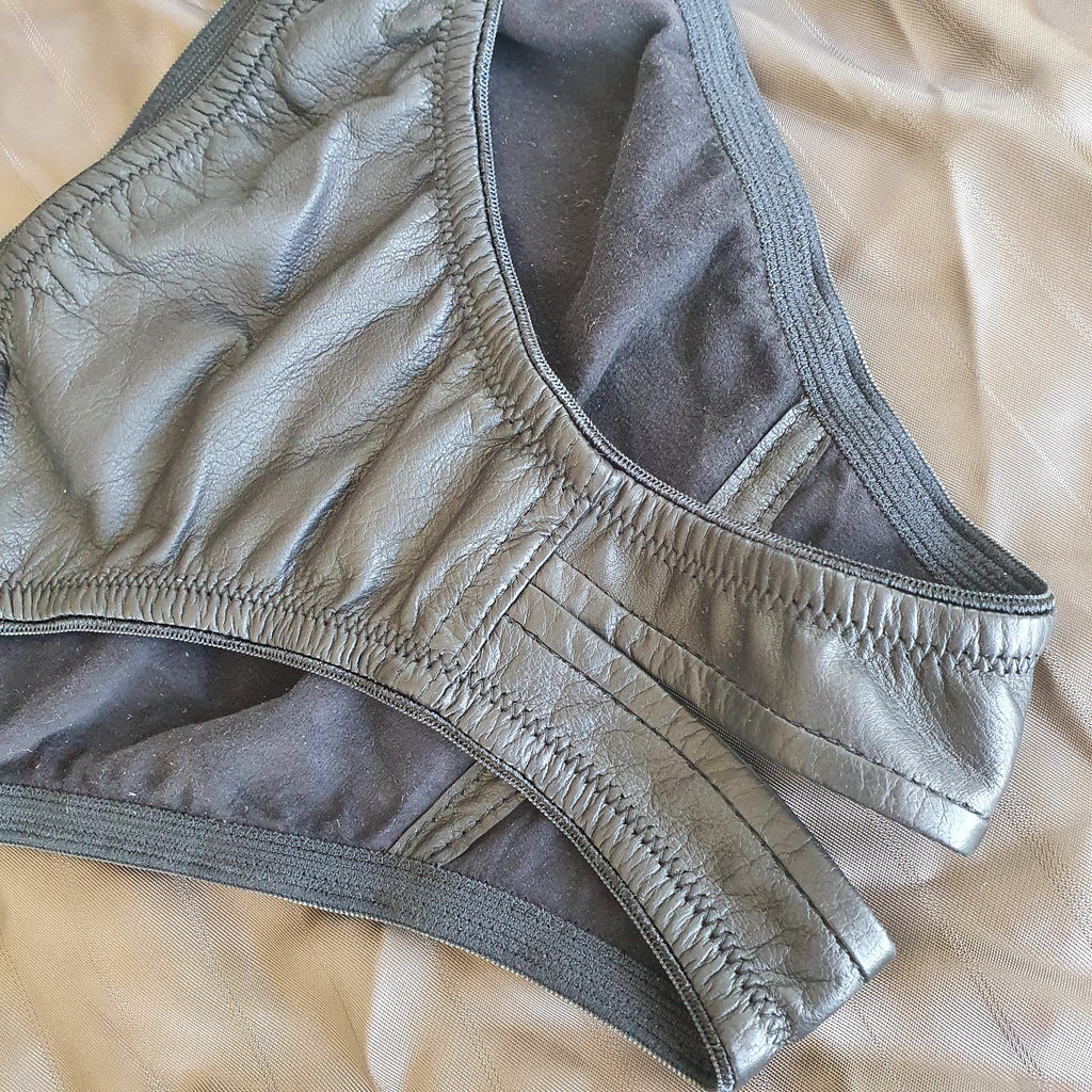 Handcrafted luxury leather ouvert briefs for women in black

